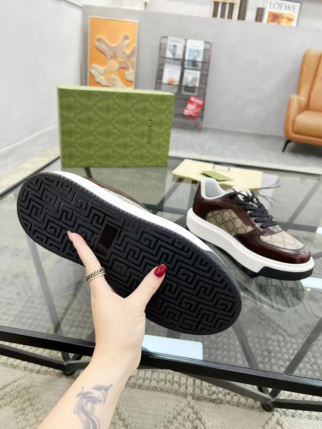 P440 new men's shoes GUCCI [Lightning] latest shoes are shipped. Original quality, fashionable, special materials, sheepskin lining, new packaging. The foot feels super comfortable and the workmanship is impeccable. Size: 38-45